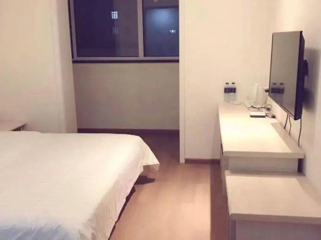 7Days Inn Chain Hotel (Tianjin Jiaotong Institute Caozhuang Subway Station)