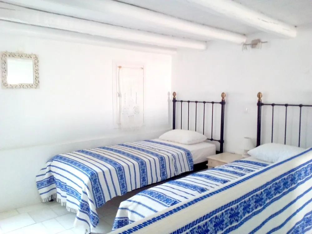 Villa With 2 Bedrooms in Paros, With Wonderful sea View, Pool Access,