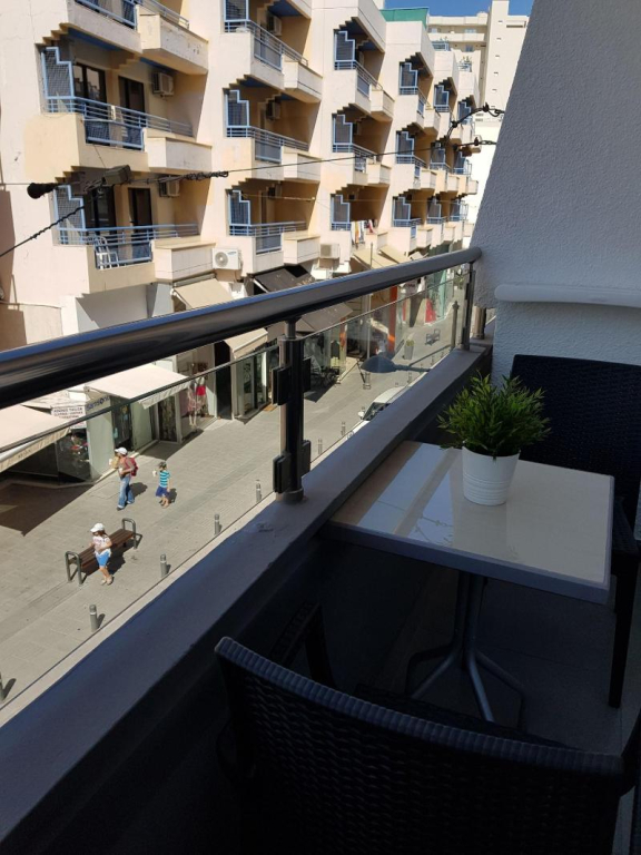 Les Palmiers Petrou Apartments