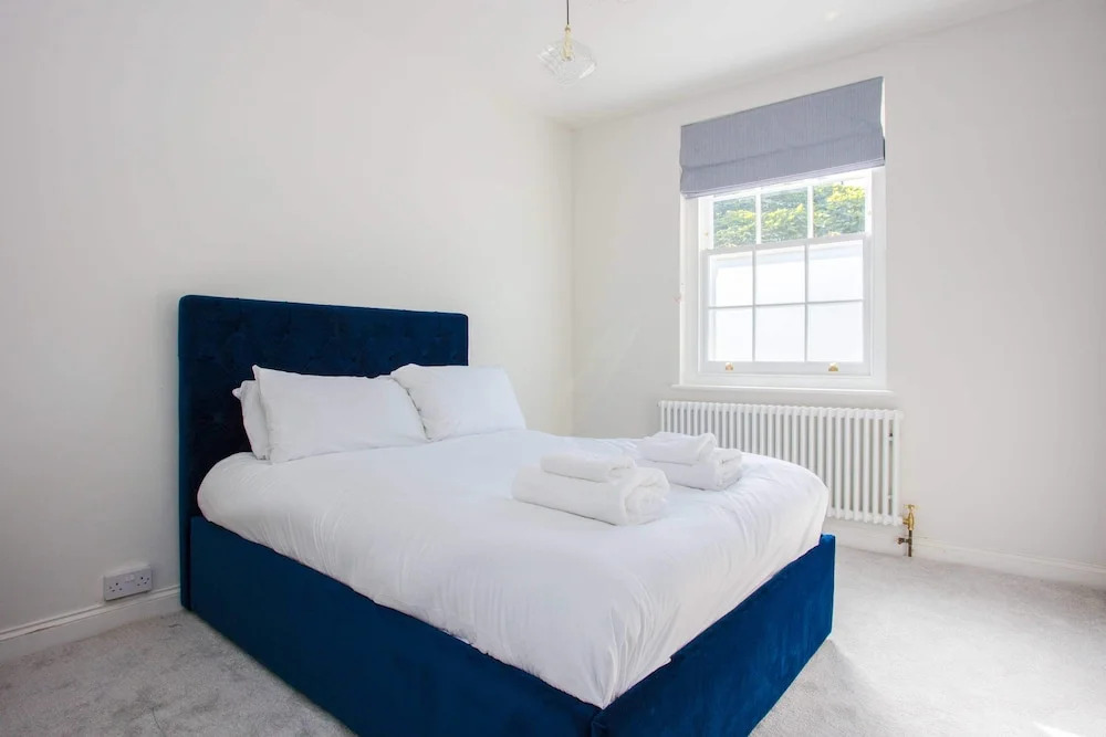Modern & Spacious 2 Bedroom Flat Near Clapham Common