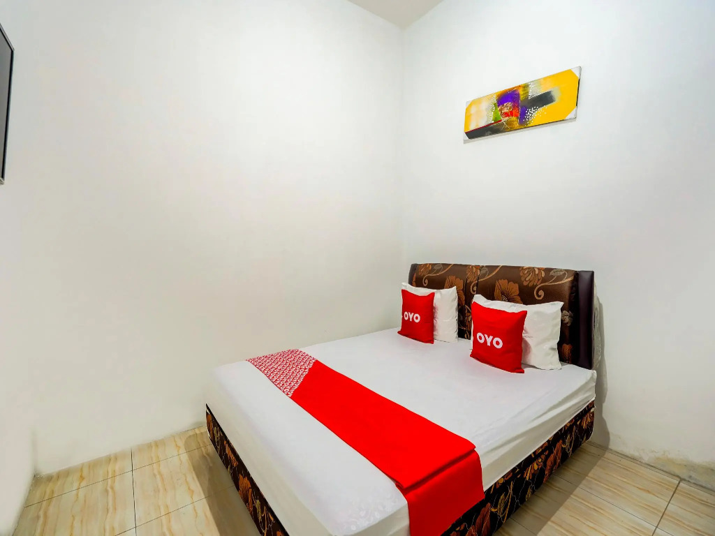 RedDoorz Syariah near RS Siti Khodijah Sepanjang