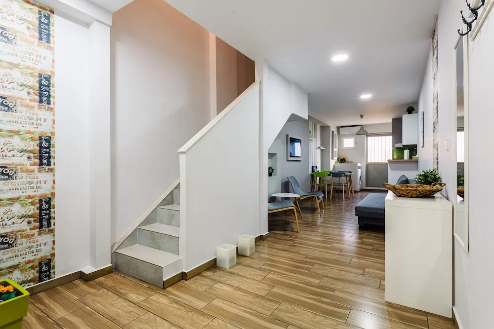 City-Sea Fusion, Elegant Gem Minutes from the Beach