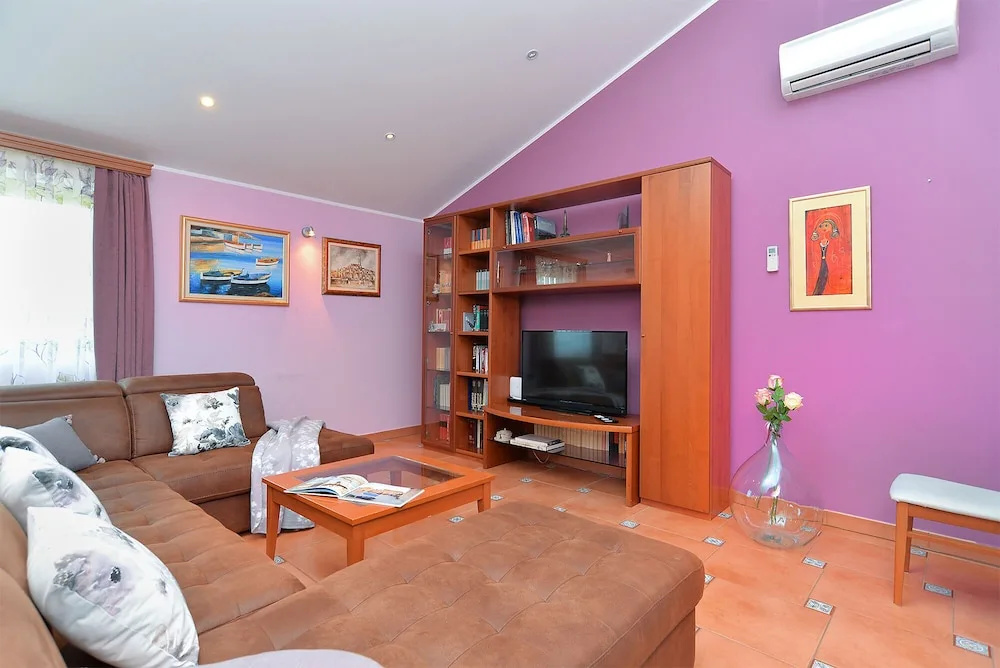 Apartment 1917