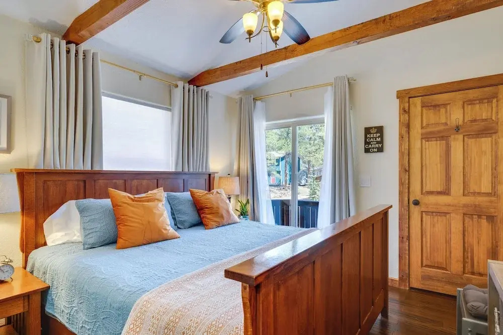 Woodland Park Apartment: Forest Views + Deck!