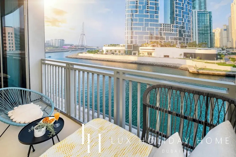 LUX 52 42 Deluxe Marina View Suite 2, Dubai