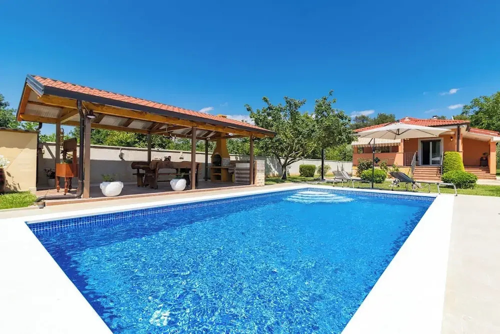 Lovely Family Bungalow With Private Pool