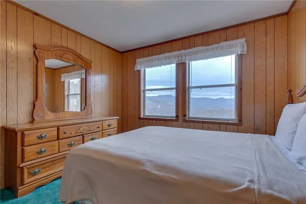 Crestview - Two Bedroom Cabin