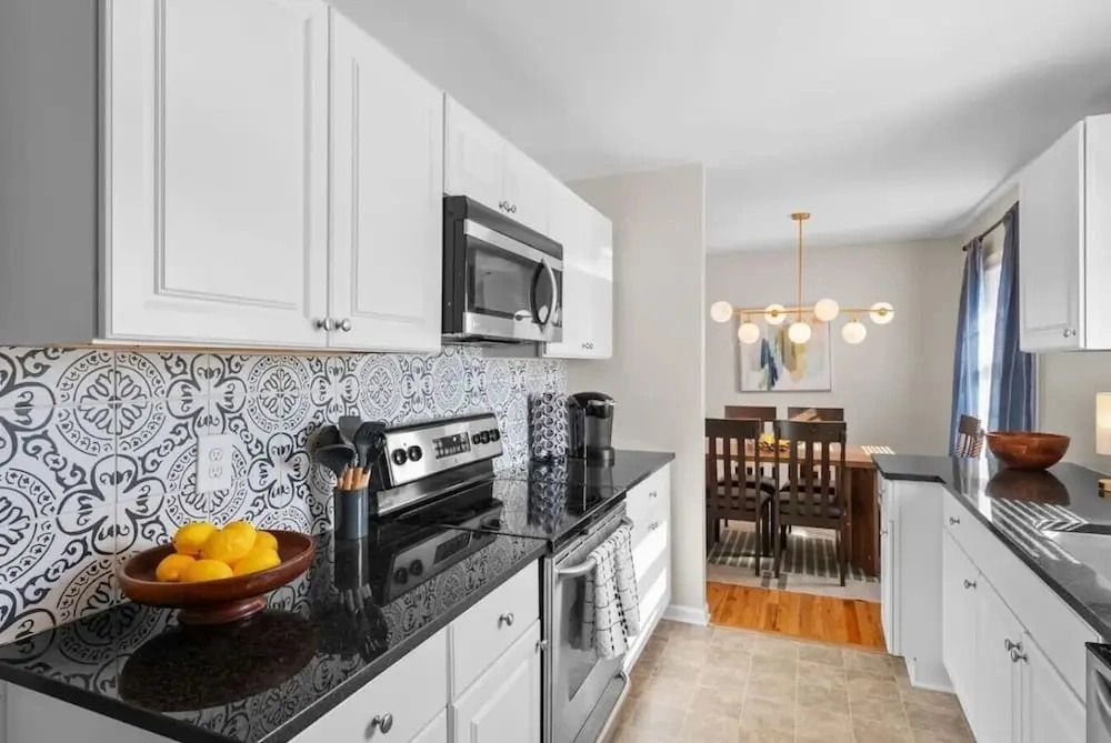 564 Massive 5 Bedroom With hot tub Close to Plaza