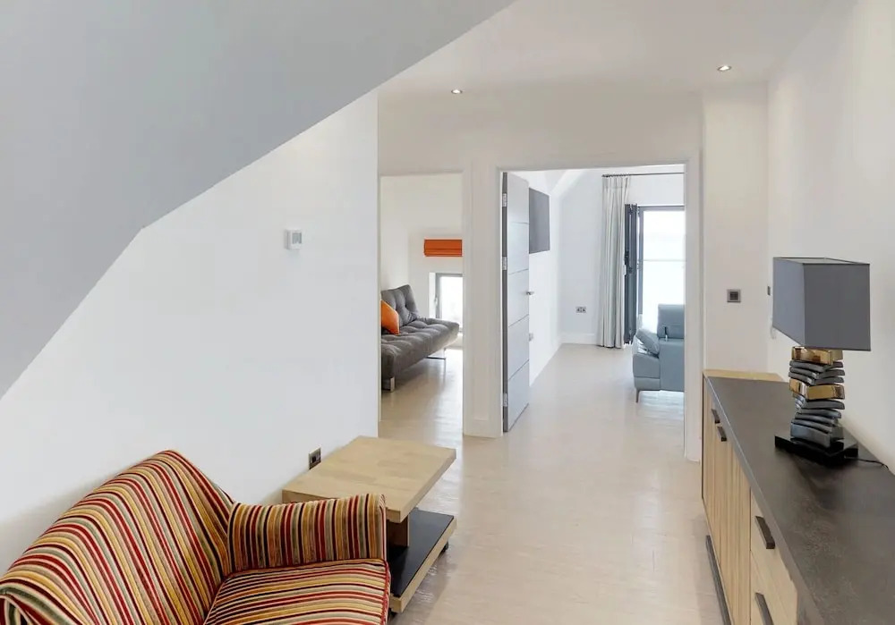14 Waterstone House, Penthouse, Tenby