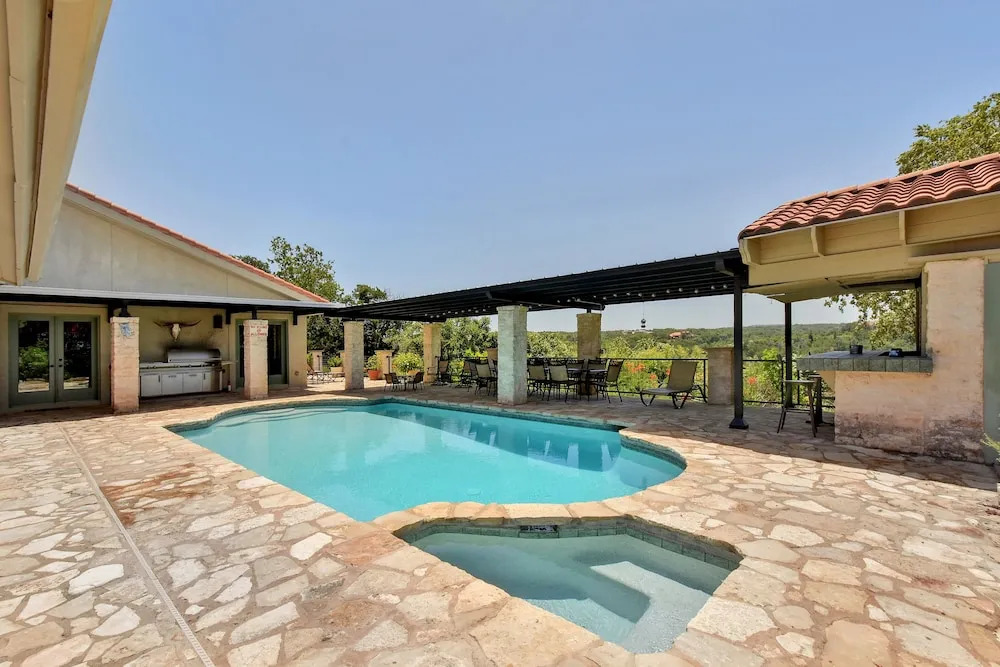 7BR 5 5BA Spicewood Sanctuary by RedAwning