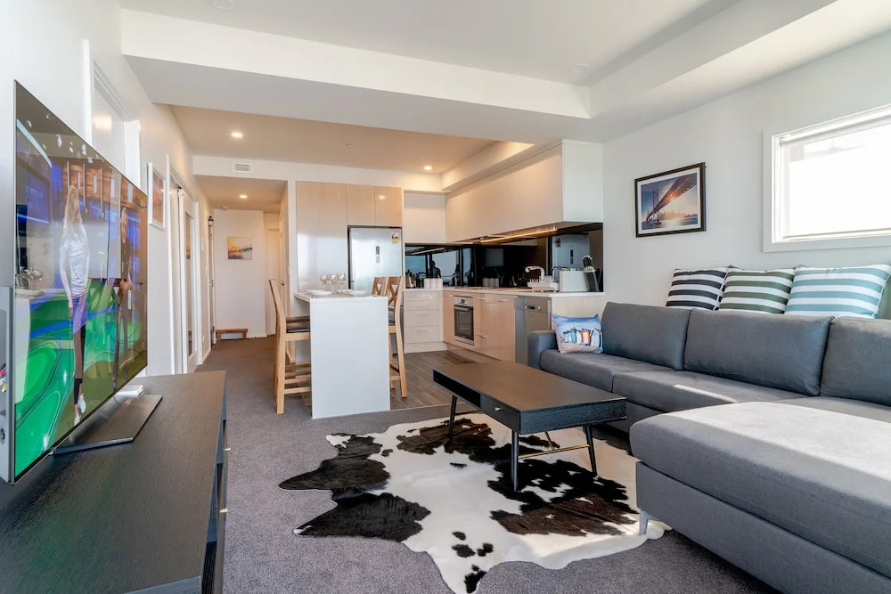 Cbd Brand New Modern Seaview Apt