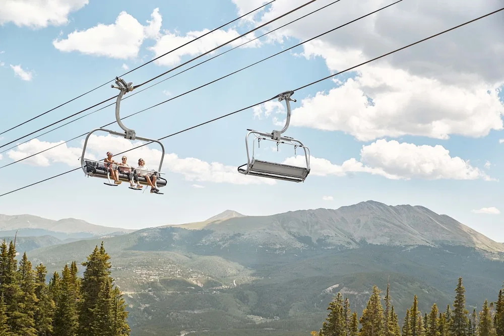 Rocky Mountain Luxury - Large Ski-in Winter Townhome 6ppl 2 Bedroom Townhouse by RedAwning