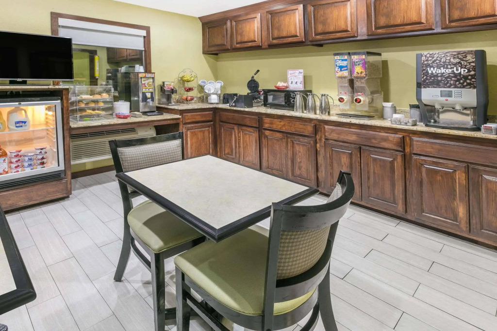 Travelodge Inn & Suites by Wyndham Norman