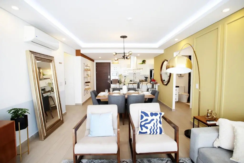 RealLuxe Stylish apartment with pool and gym