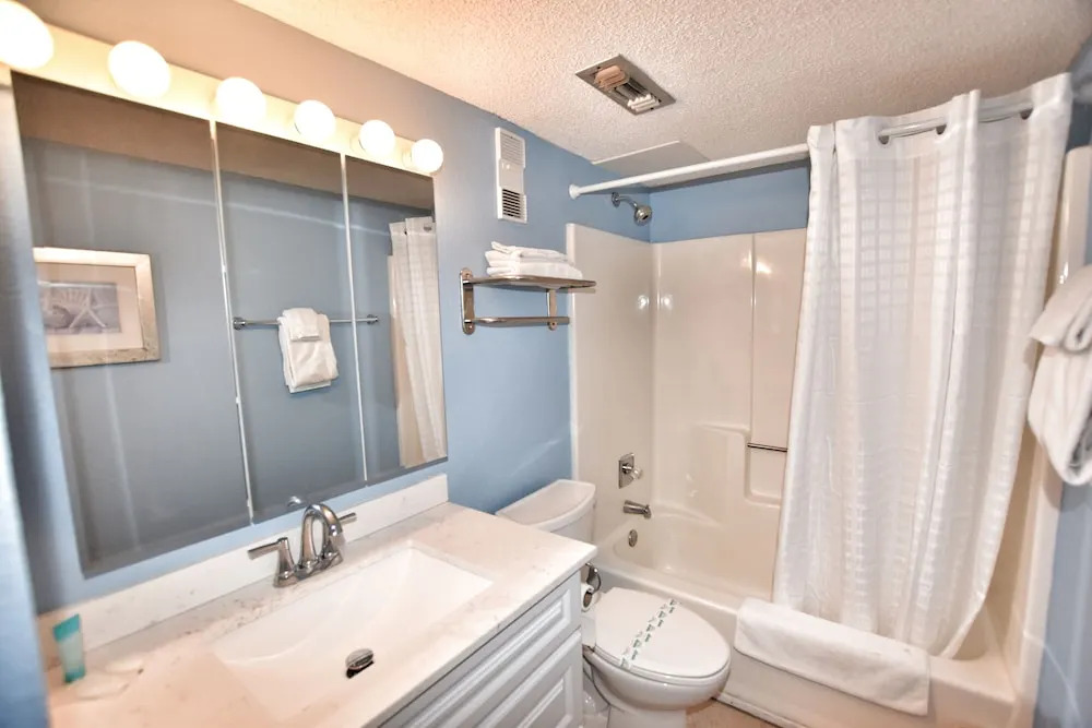 0105 Waters Edge Resort 1 Bedroom Condo by Redawning