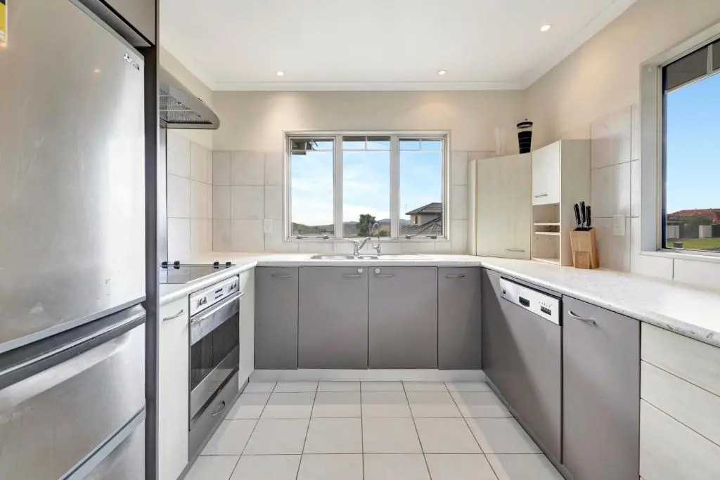Cheerful 4 bedroom home with free parking.