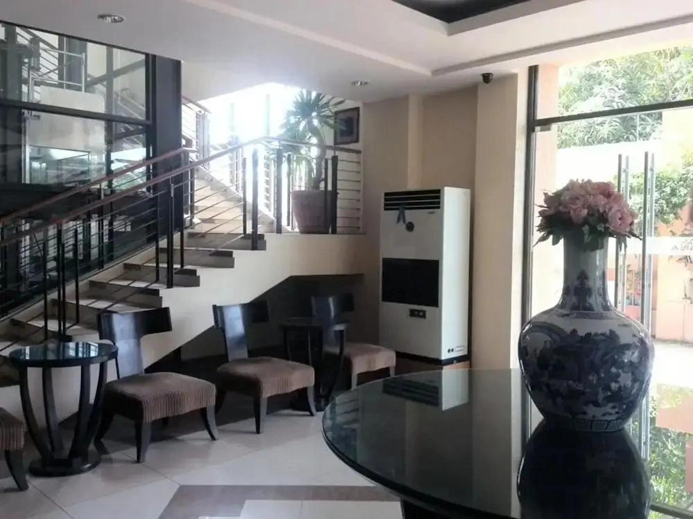 Hotel Ariana & Restaurant