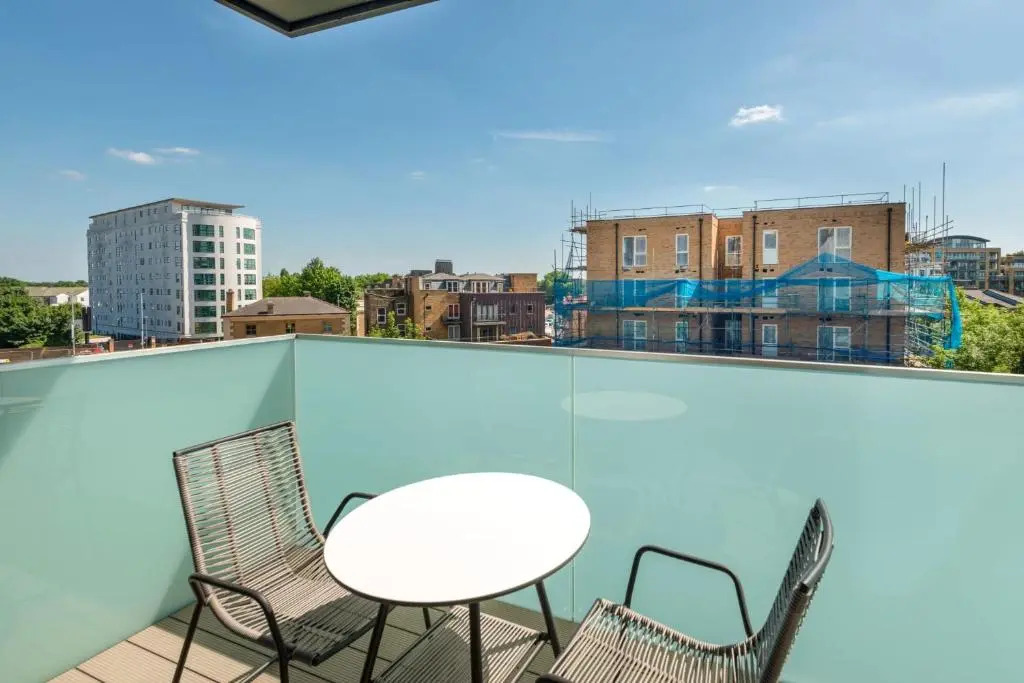 Spacious and Bright Apartments in Brentford