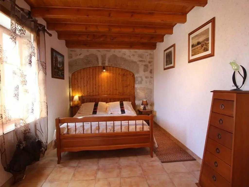 Gîte en pierre avec terrasses, proche de sites médiévaux, idéal pour famille avec équipements bébé. - FR-1-582-256