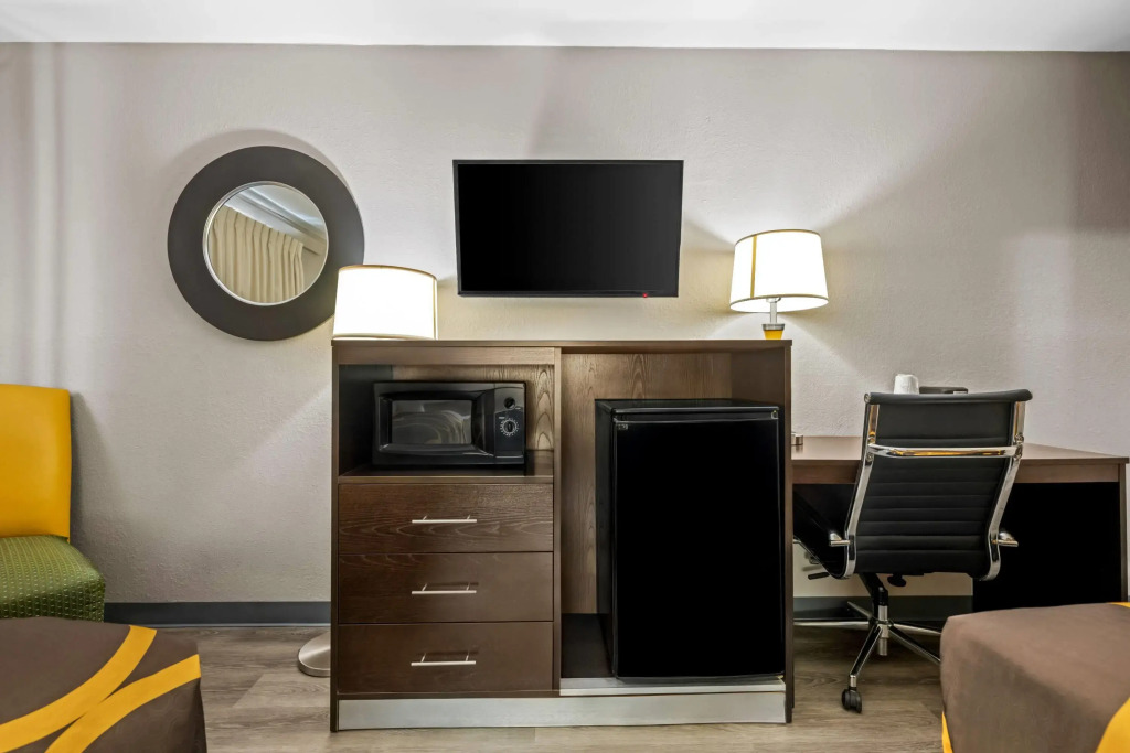 Super 8 by Wyndham Homewood Birmingham Area