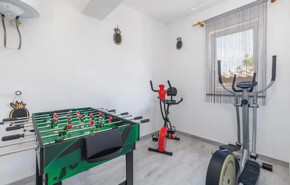 Gorgeous Home In Nedescina