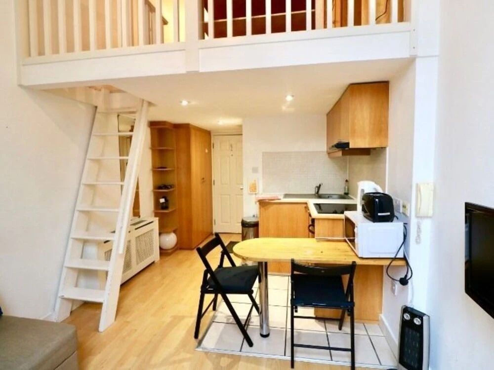 HFS Studio Next To Hydepark L16