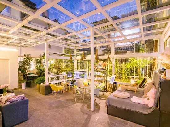 Seven Seconds Time Capsule Youth Hostel