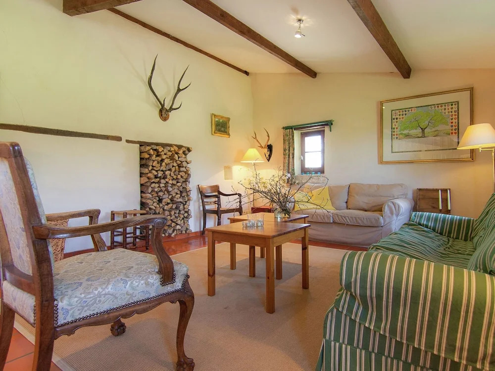 Exquisite Holiday Home in Issac With Swimming Pool