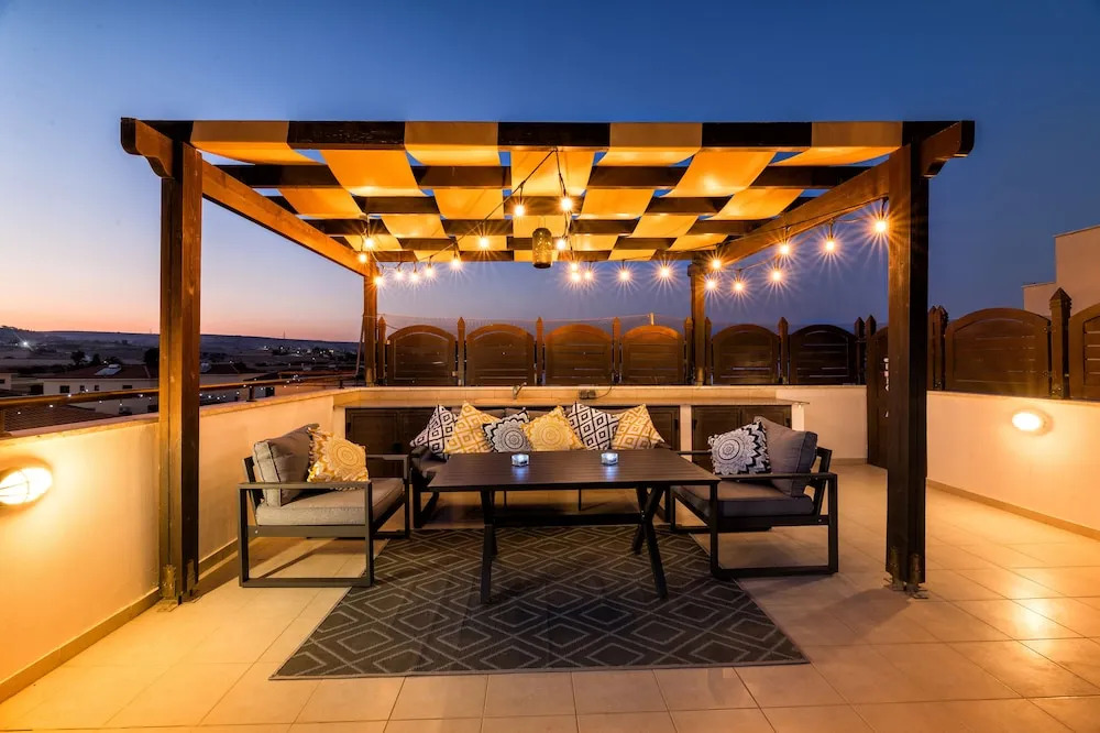 Private Roof Top Terrace Overlooking Pool in Pyla