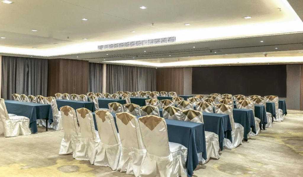 Luzhou Century Hotel (BBK Plaza Xintiandi)