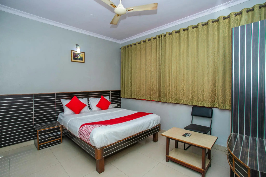 Hotel O White Fort Near Lalbagh Botanical Garden