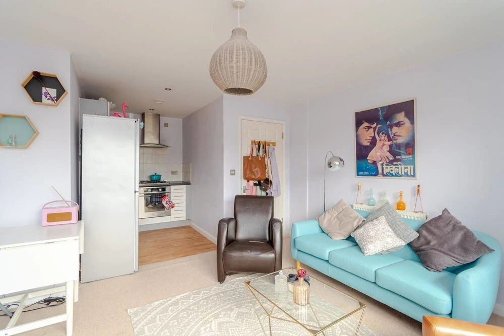 Beautifully Designed 1 Bedroom Apartment
