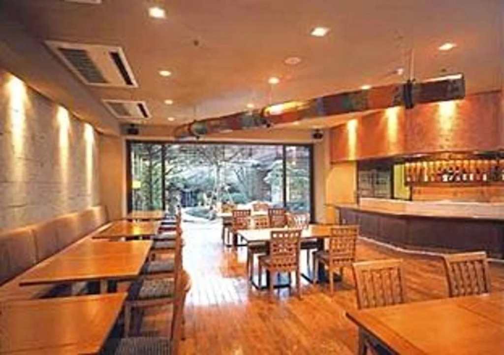 Ryokan Asukasou at the entrancne of Nara park