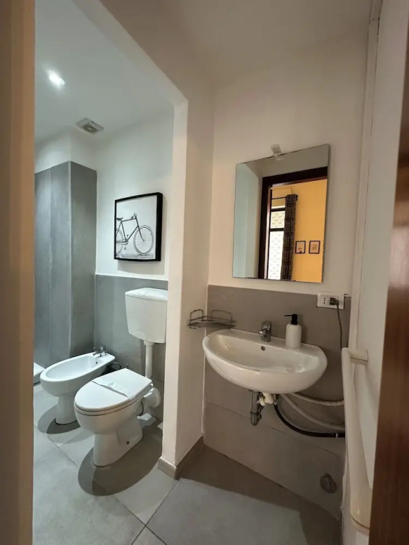 Station Apartment West