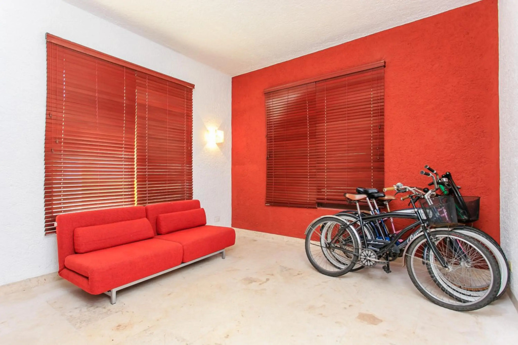 Colorful PH with private rooftop & pool in Playacar!