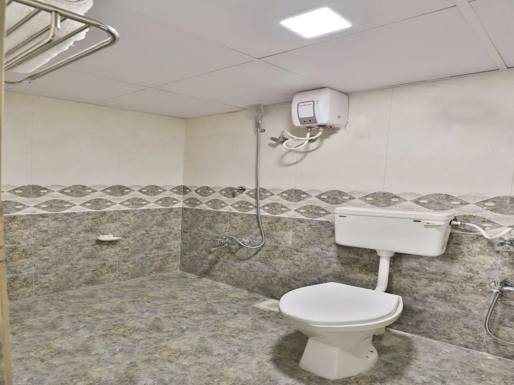 OYO 12229 Hotel Sarvagya
