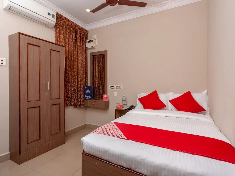 OYO 15477 New Royal Inn