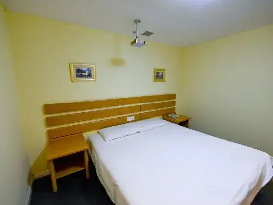 Home Inn (Dalian Shandong Road Songjiang Road Metro Station)