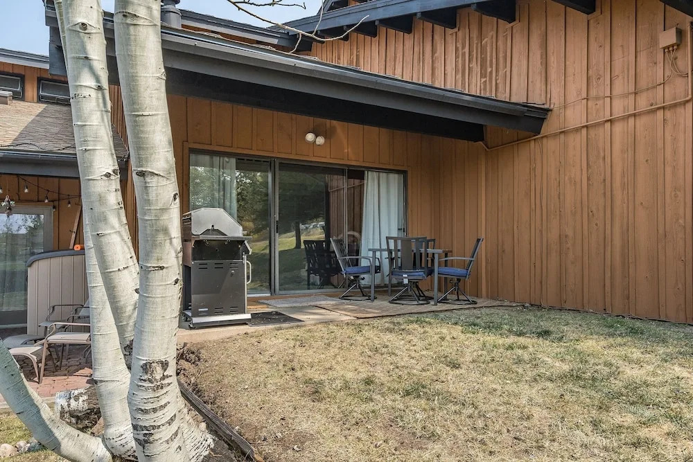 Herbage E2 Townhouse Near Mountain Base by RedAwning