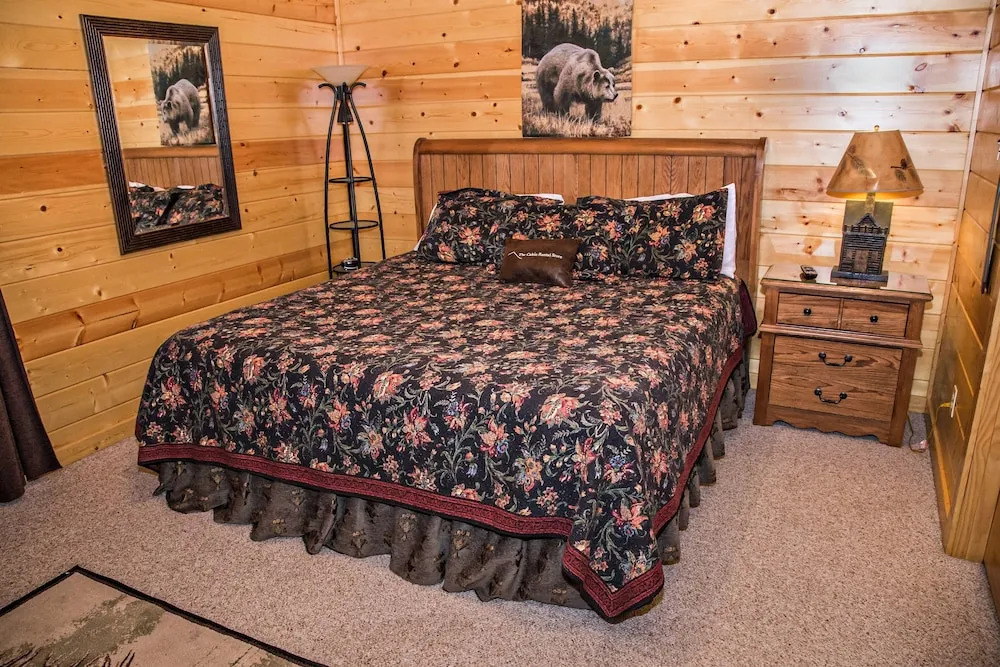 Coppertop 4 Bedrooms 5 Bathrooms Cabin