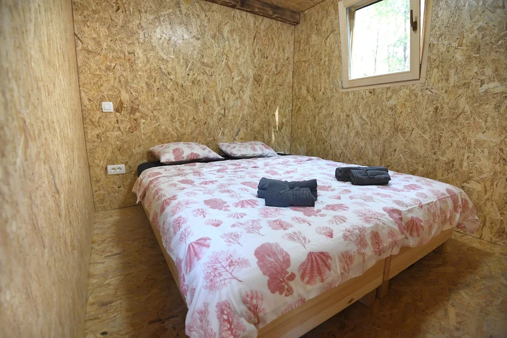 TreeHouses Ljubač Glamping Robinson