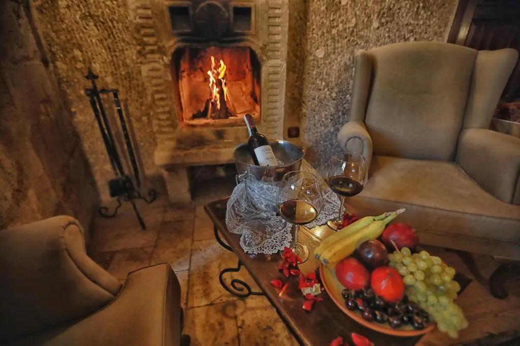 Travellers Cave Hotel
