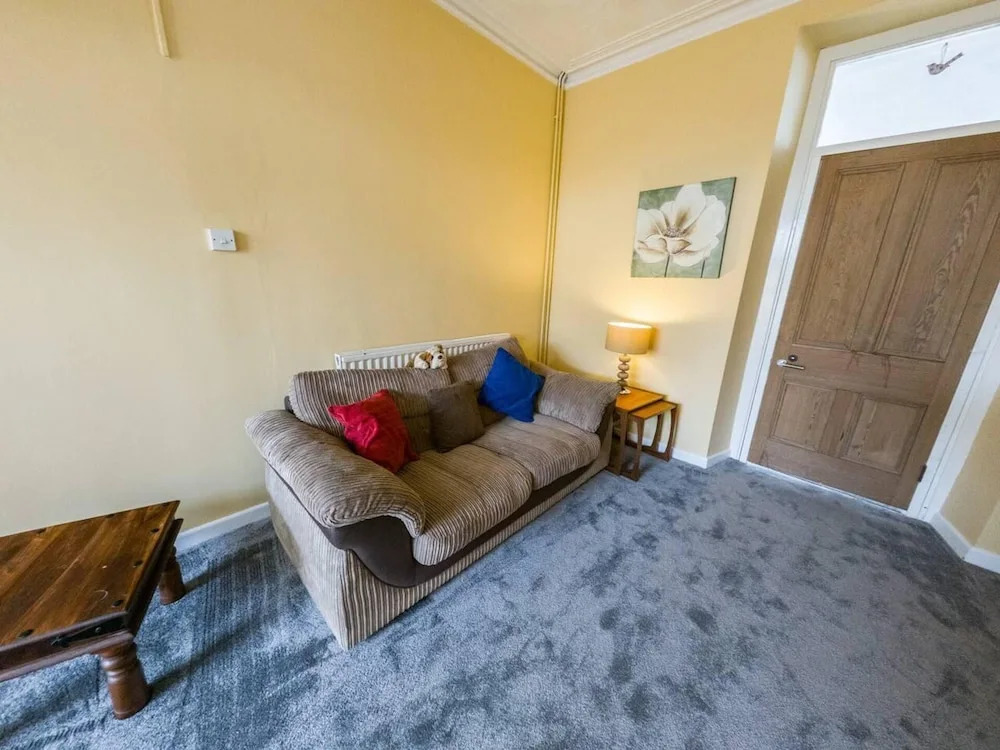 6 Guests-free Public Parking-5 Min to Beach