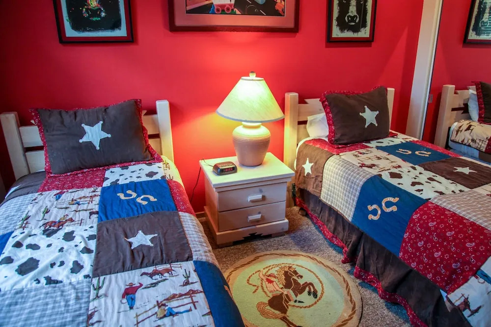 Snowcreek V #714 4 Bedrooms 3 Bathrooms Townhouse