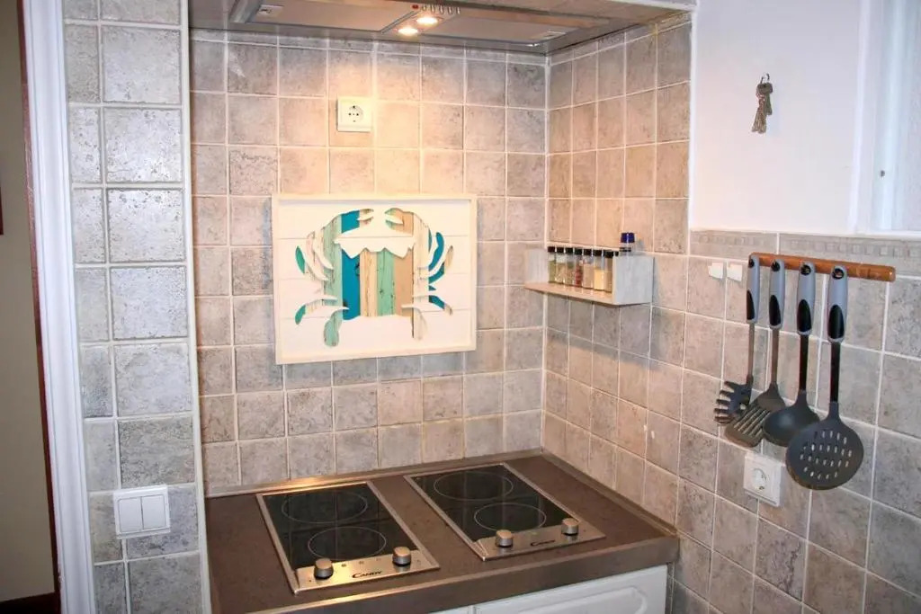 One bedroom bungalow with sea view enclosed garden and wifi at Funchal 1 km away from the beach