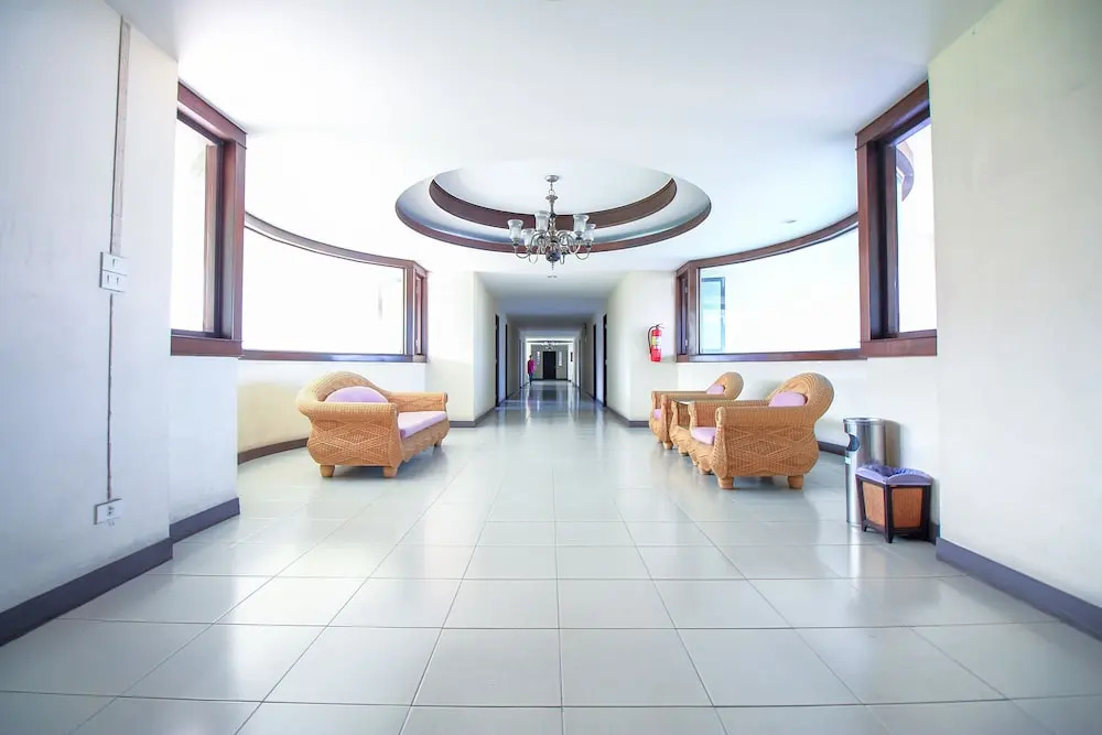 White Inn Hotel by OYO Rooms