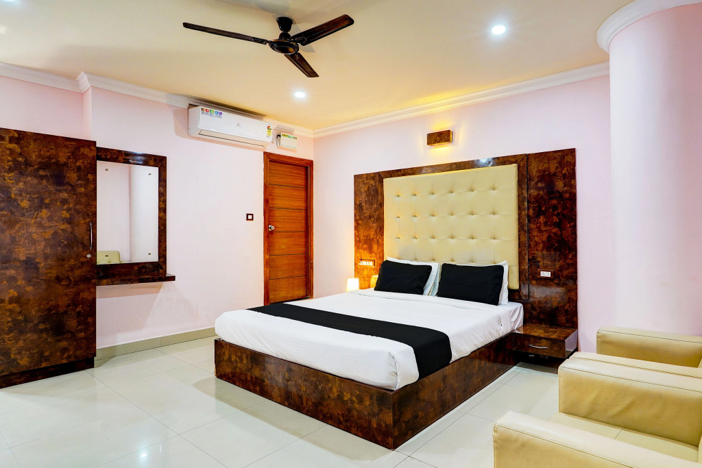 Super Townhouse MG Road Near Commercial Street