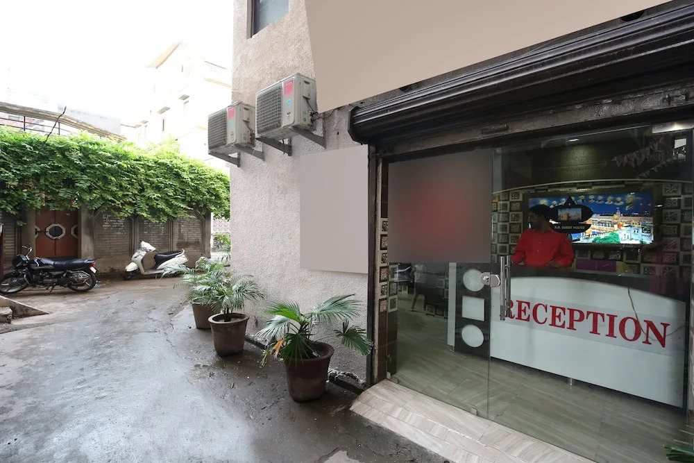 Rr Residency By OYO Rooms
