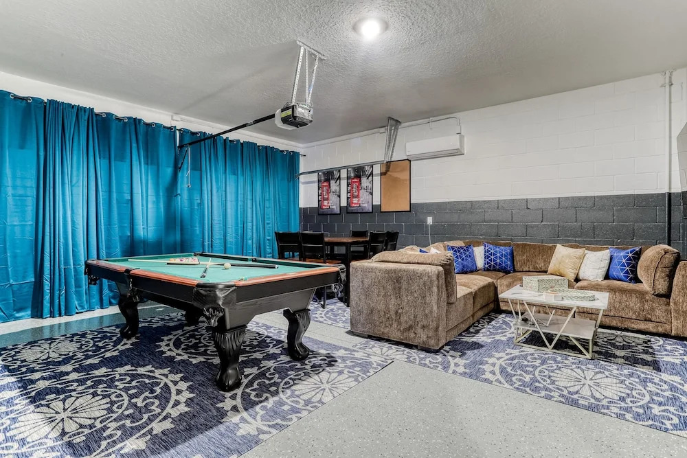 Large Open-concept Home With Private Pool, Pool Table-dogs Welcome