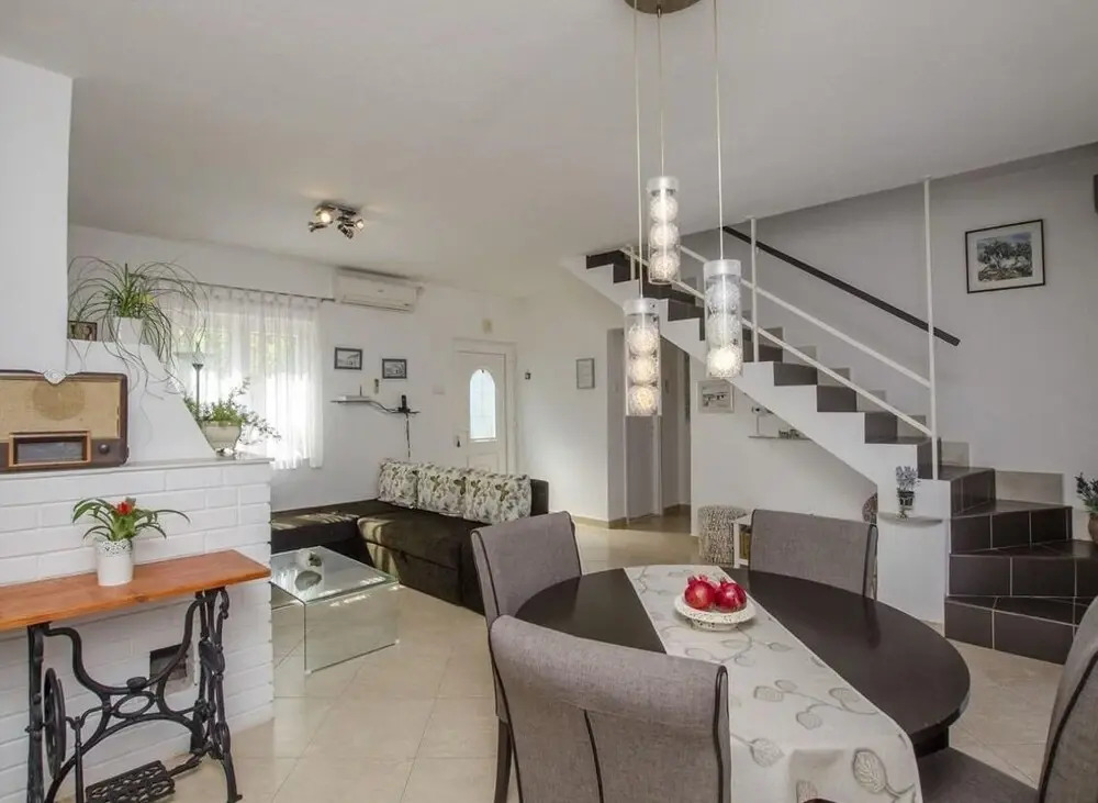 Jadranka - Comfortable and big Terrace - H